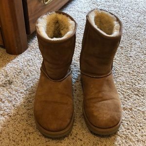 Short tan uggs